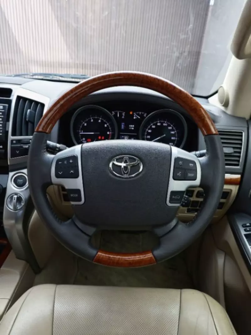 TOYOTA Landcruiser  V8   - 2016