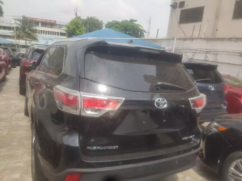 Toyota Highlander   - 2014