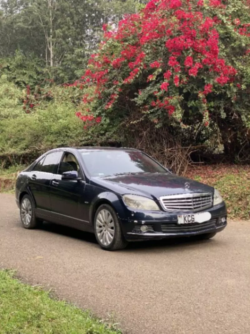Mercedes-Benz C200   - 2010