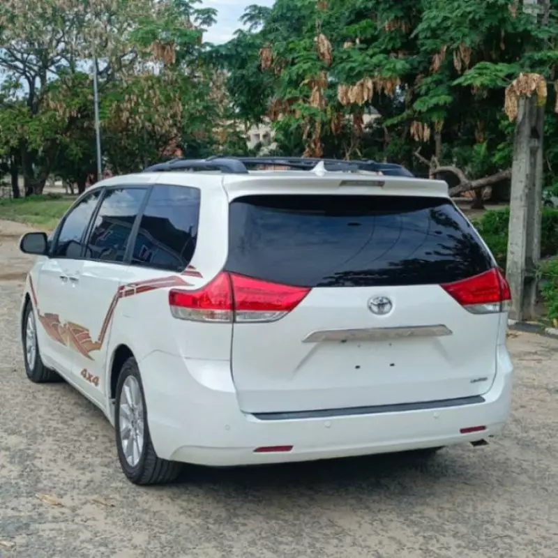TOYOTA Sienna   - 2012