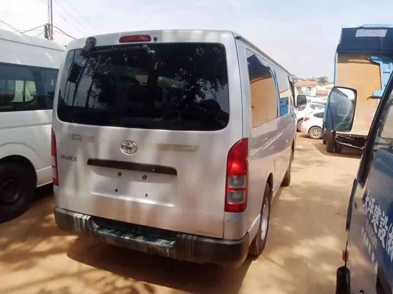 Toyota Hiace   - 2014