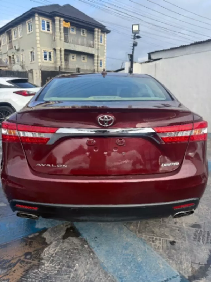 TOYOTA Avalon - 2015