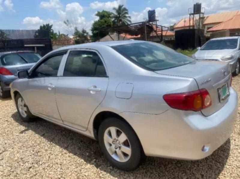 Toyota Corolla   - 2009