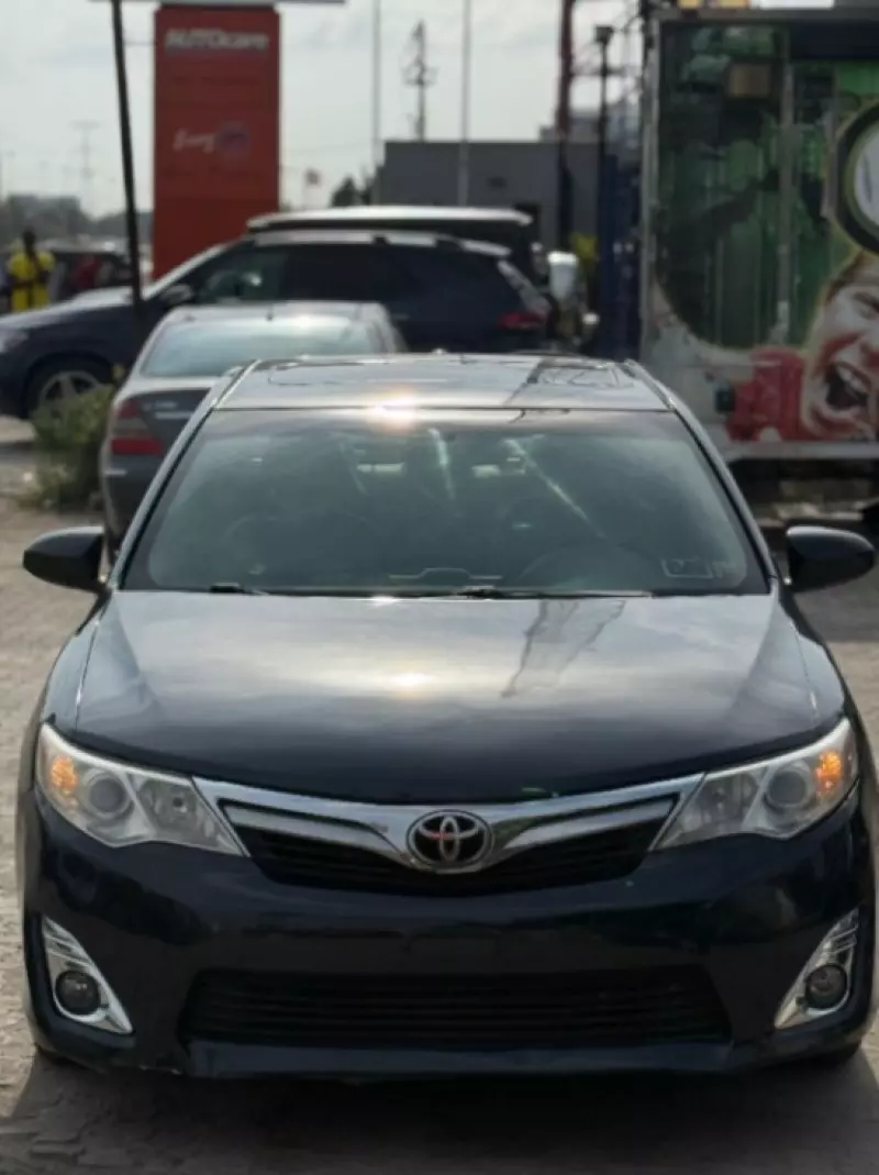 TOYOTA Camry - 2012