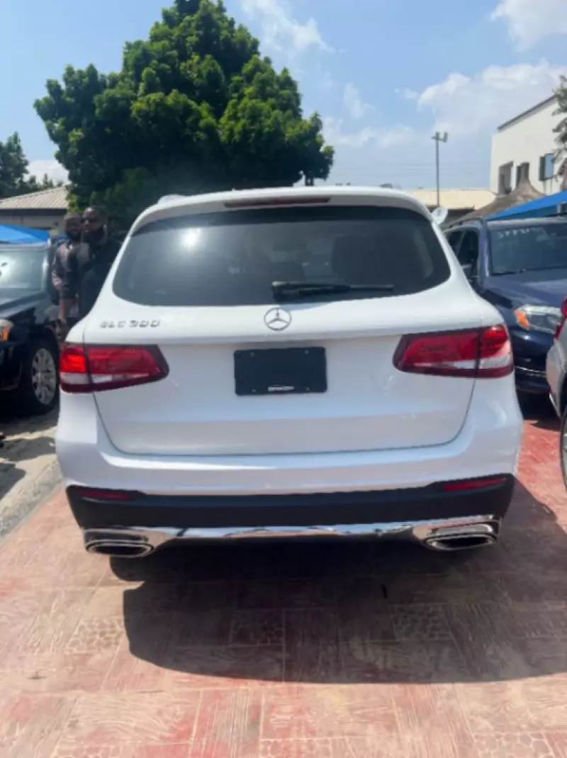 Mercedes-Benz GLC 300   - 2017