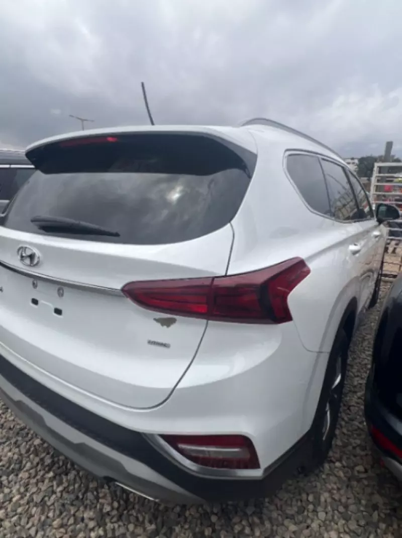Hyundai Santa Fe   - 2019