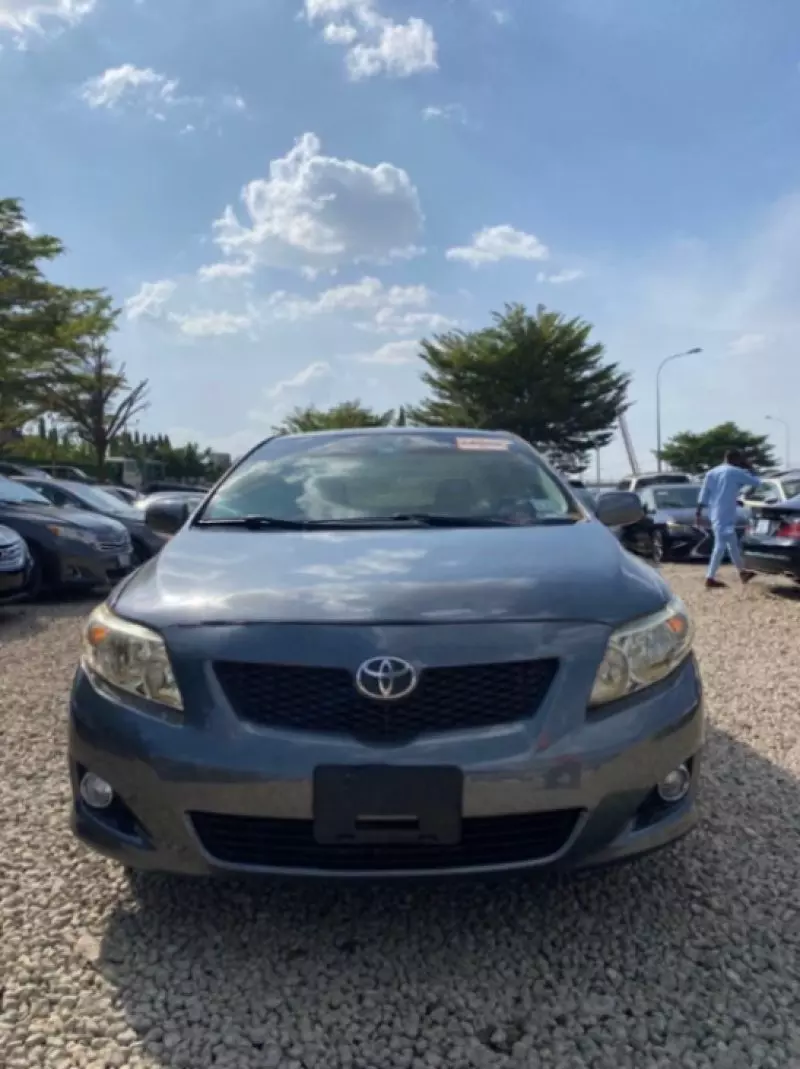 Toyota Corolla   - 2009