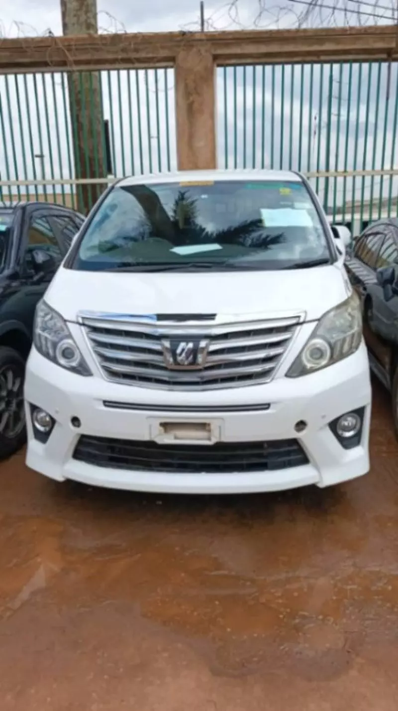 Toyota Alphard   - 2012