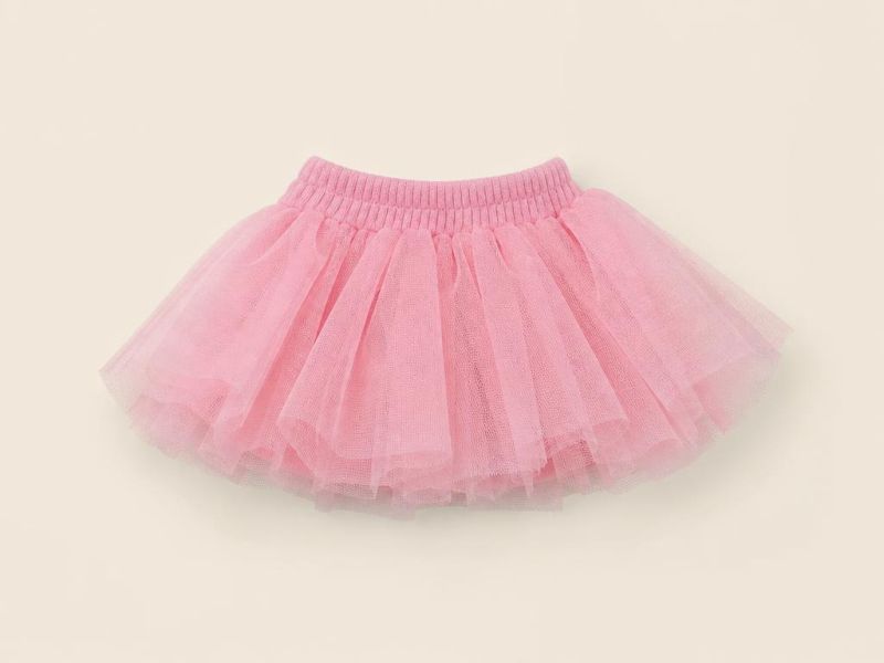 Imagen generada con IA del tipo de producto: un tutú rosa de tul con elástico. No es la foto de la tienda; el producto real puede variar.