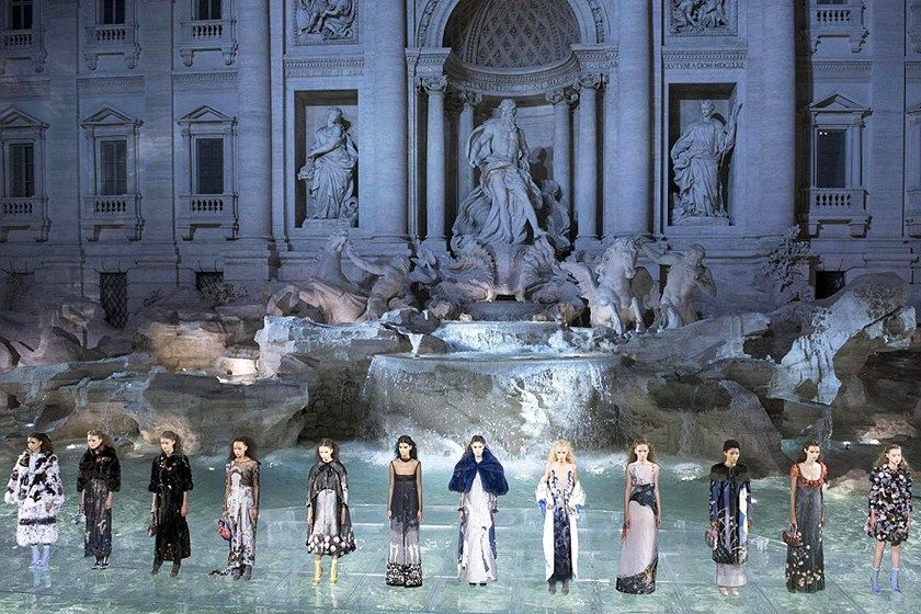 fendi-trevi-fountain-show_04