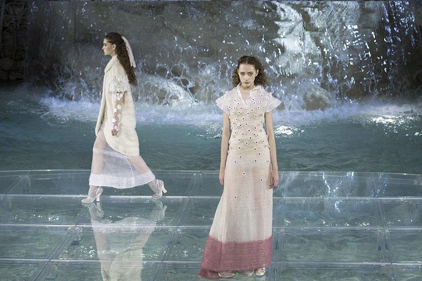 fendi-trevi-fountain-show_06