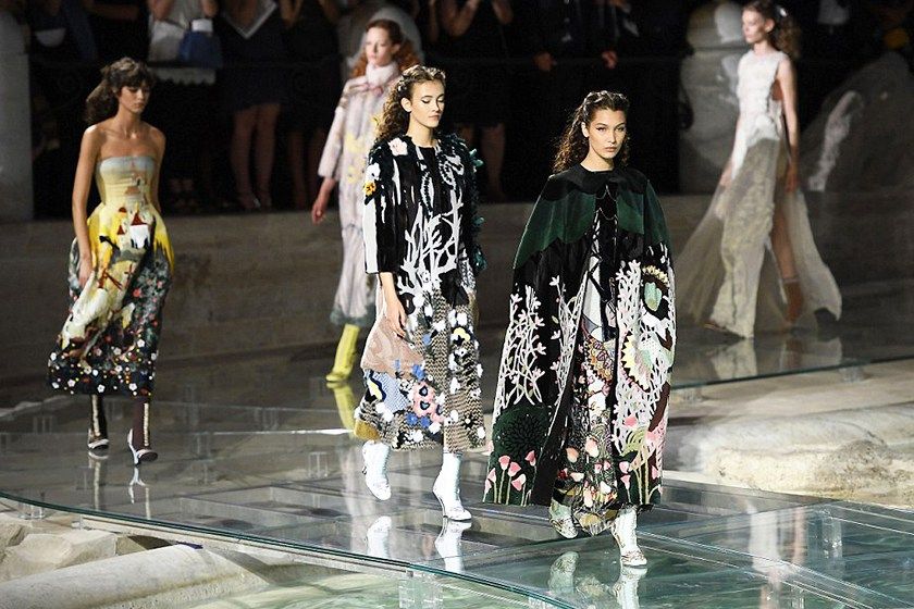 fendi-trevi-fountain-show_07