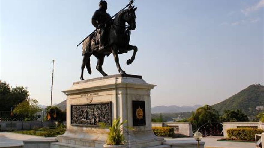 statue of Maharana Paratap, image for mewar festival. Blog by gaathastory