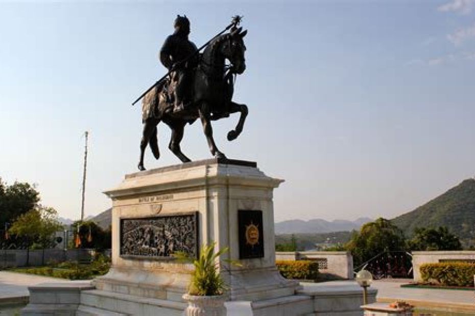 statue of Maharana Paratap, image for mewar festival. Blog by gaathastory