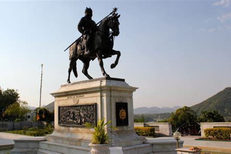 statue of Maharana Paratap, image for mewar festival. Blog by gaathastory
